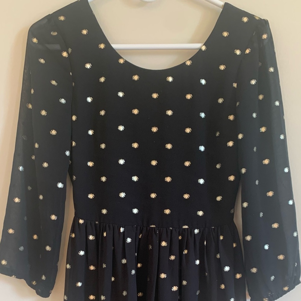 Kirra Black & Gold Long Sleeve Lightweight Mini Dress 

Size Small